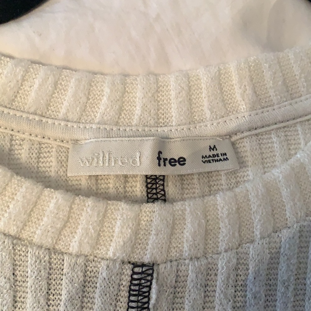 Aritzia Ribbed Top - Picture 3 of 3